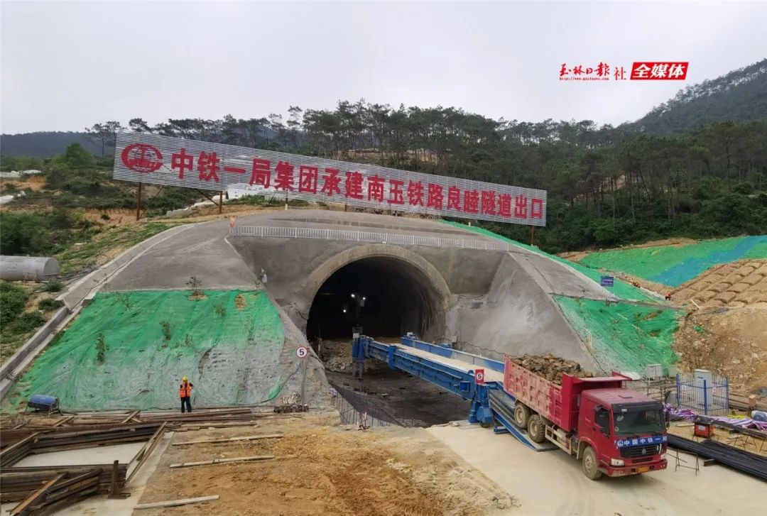 现场震撼!多图直击南玉高铁控制性工程良睦隧道施工现场!-春华网